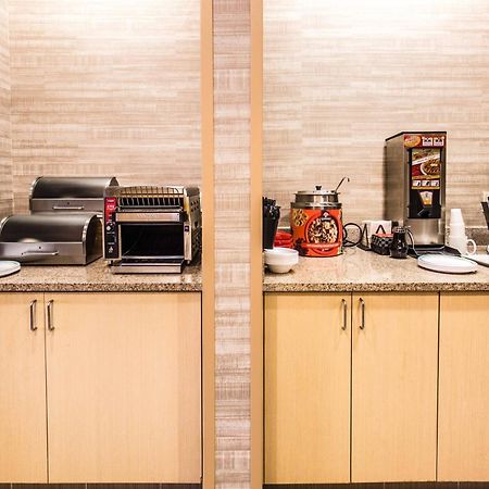 Towneplace Suites By Marriott Γκίλφορντ Εξωτερικό φωτογραφία