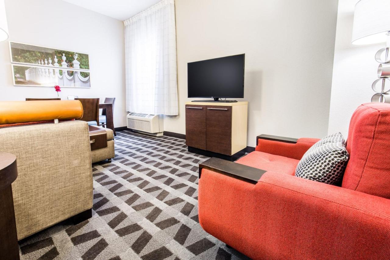 Towneplace Suites By Marriott Γκίλφορντ Εξωτερικό φωτογραφία