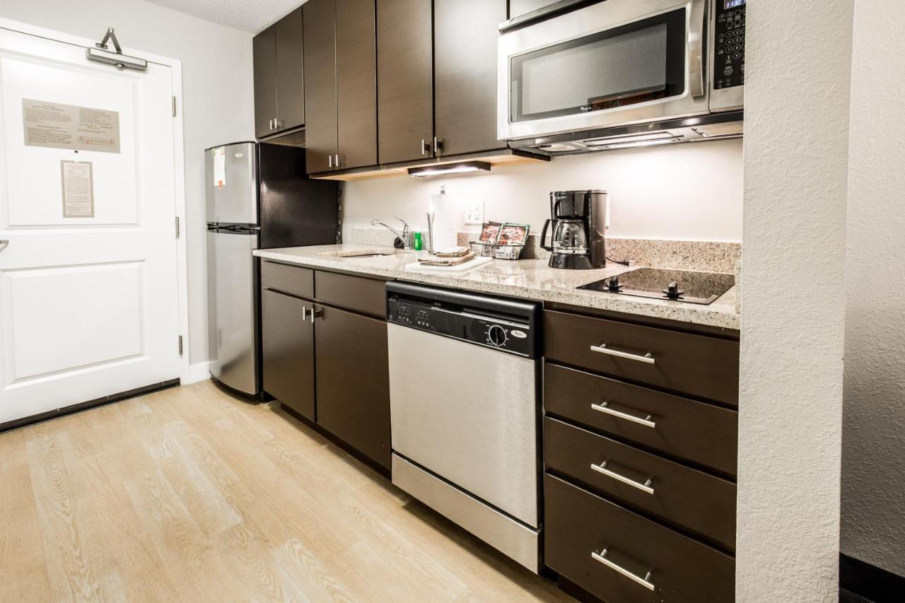 Towneplace Suites By Marriott Γκίλφορντ Εξωτερικό φωτογραφία