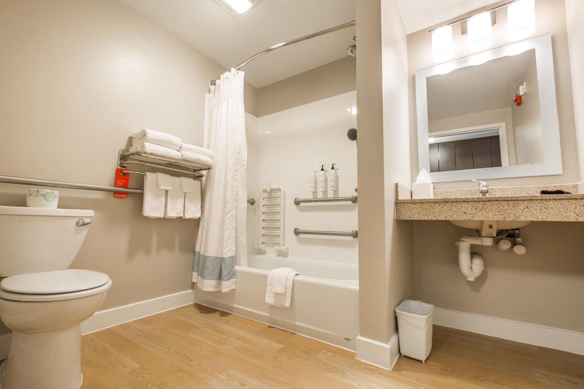 Towneplace Suites By Marriott Γκίλφορντ Εξωτερικό φωτογραφία