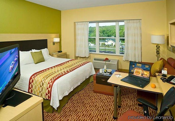 Towneplace Suites By Marriott Γκίλφορντ Δωμάτιο φωτογραφία