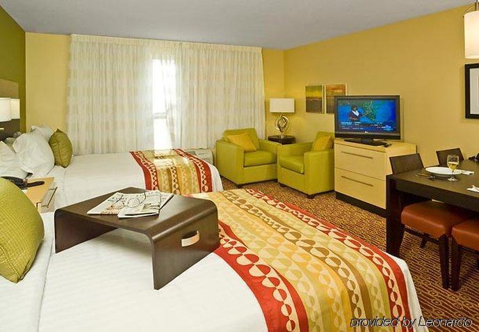 Towneplace Suites By Marriott Γκίλφορντ Δωμάτιο φωτογραφία