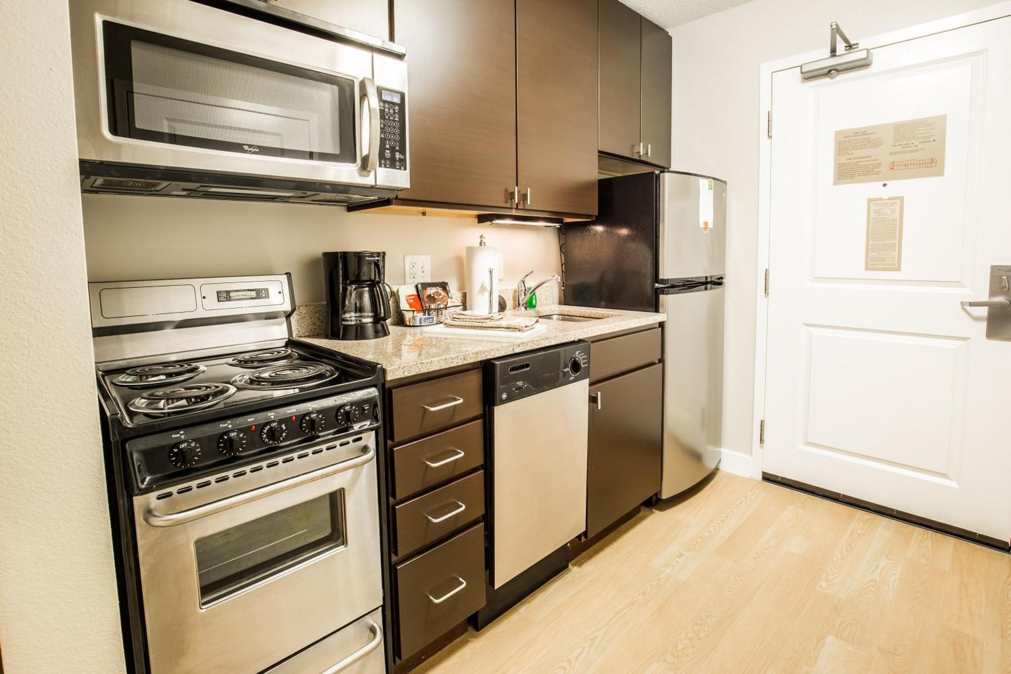 Towneplace Suites By Marriott Γκίλφορντ Εξωτερικό φωτογραφία