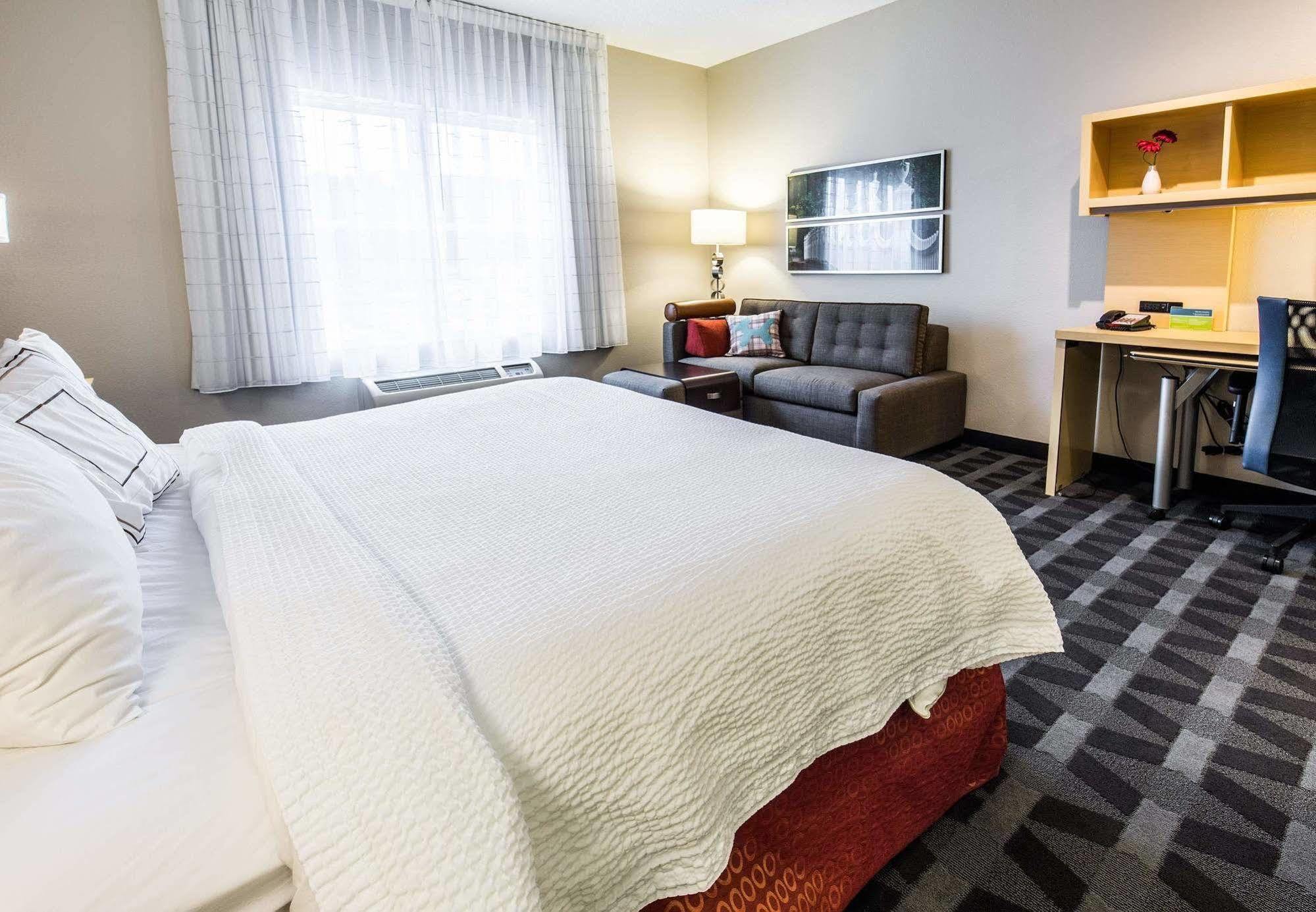 Towneplace Suites By Marriott Γκίλφορντ Εξωτερικό φωτογραφία