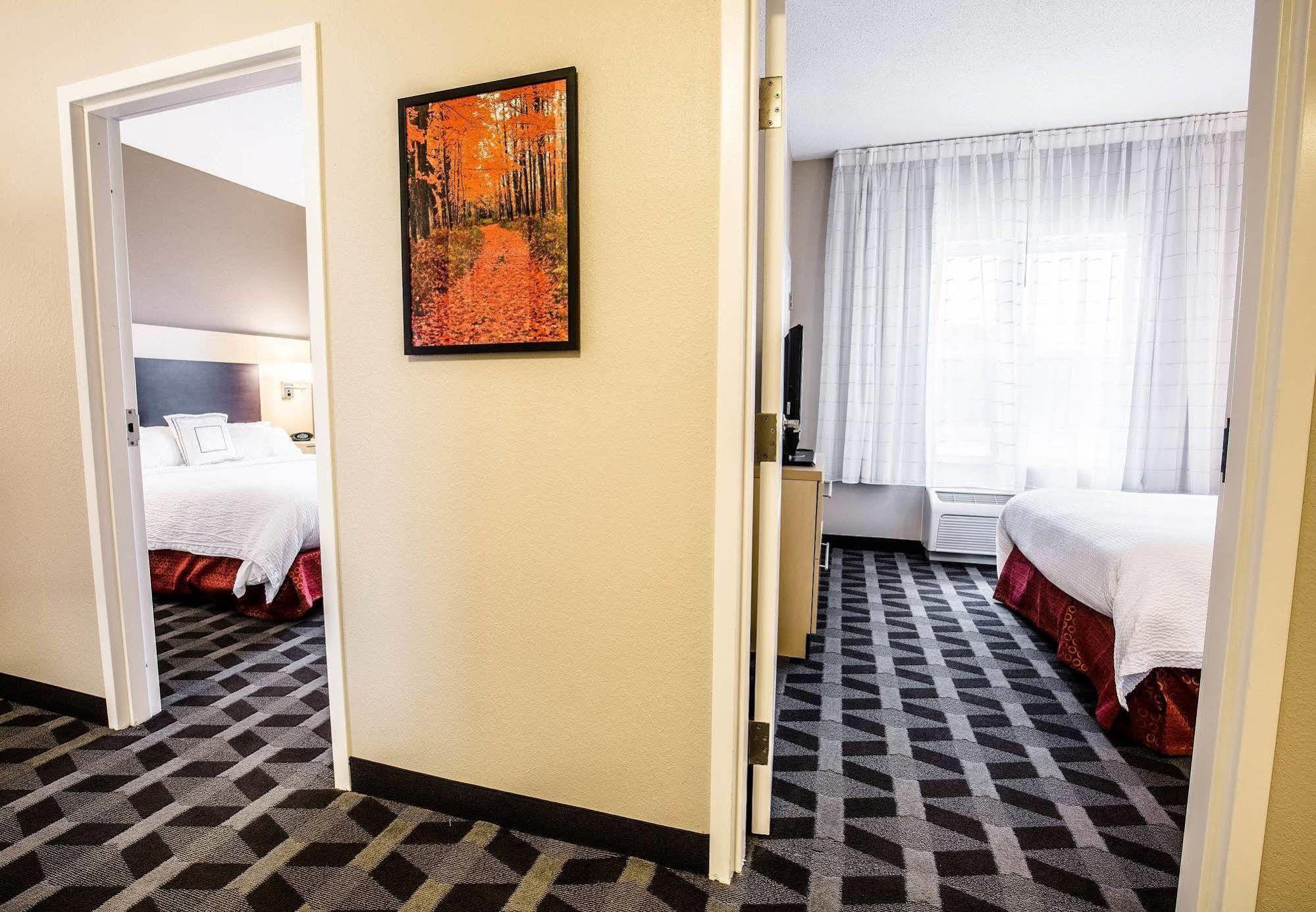 Towneplace Suites By Marriott Γκίλφορντ Εξωτερικό φωτογραφία