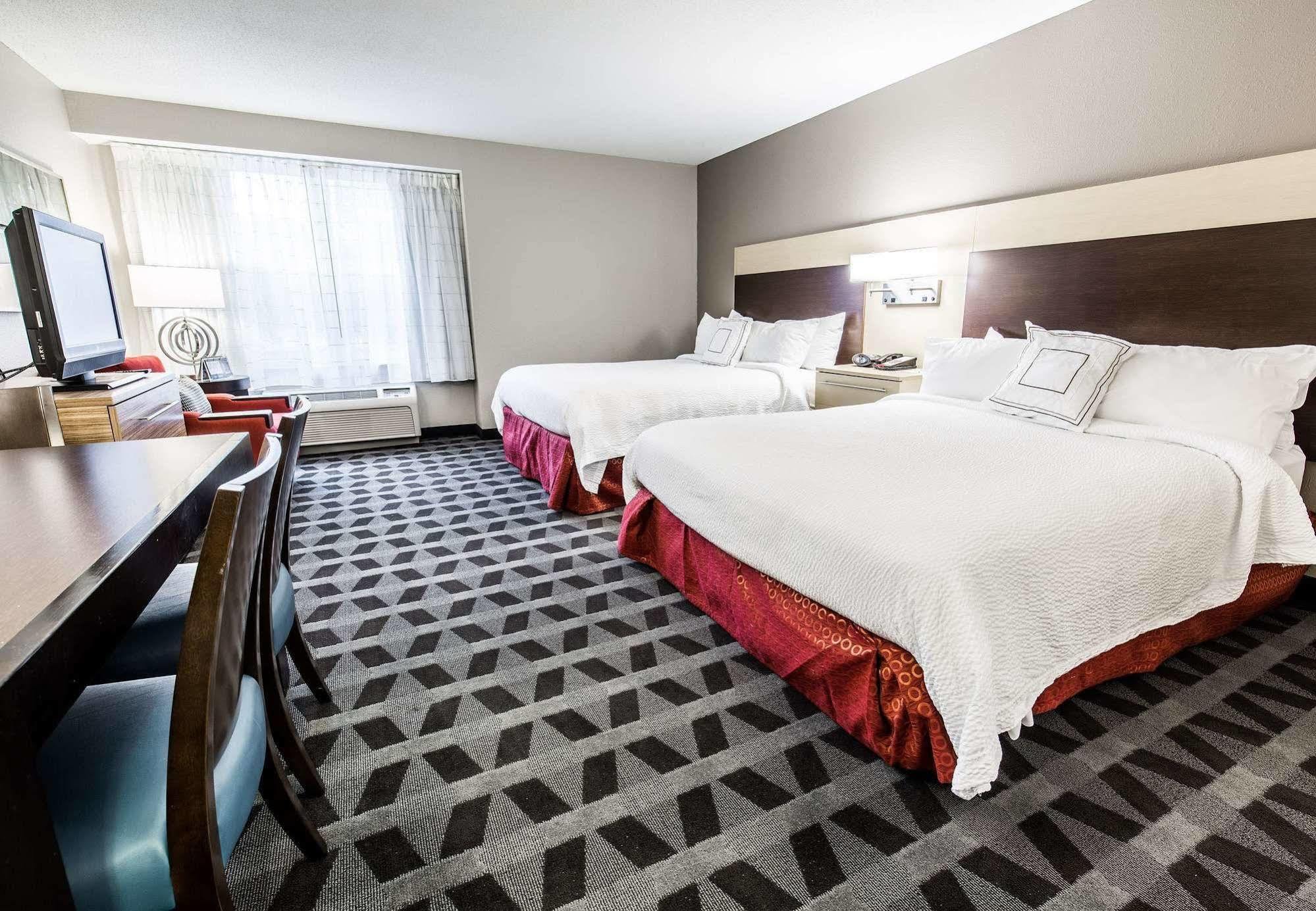 Towneplace Suites By Marriott Γκίλφορντ Εξωτερικό φωτογραφία
